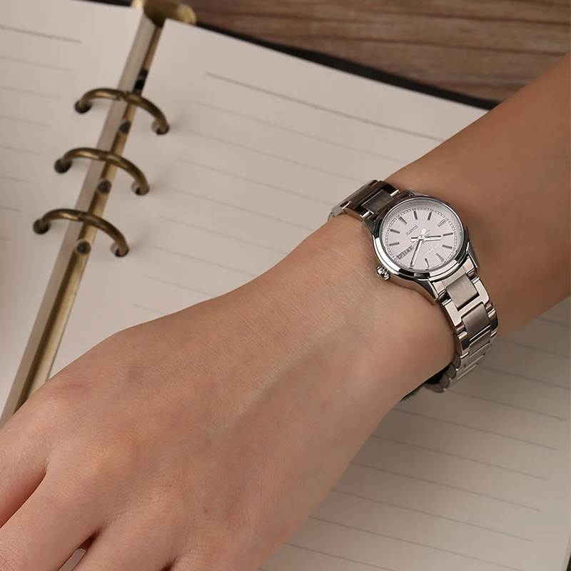 BERNY นาฬิกาสุภาพสตรีสุดหรูนาฬ - Luxury Watch Japan บทวิจารณ์และราคา